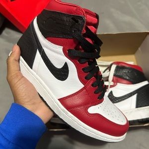 jordan 1 satin red, GENTLY USED, slightly damaged box